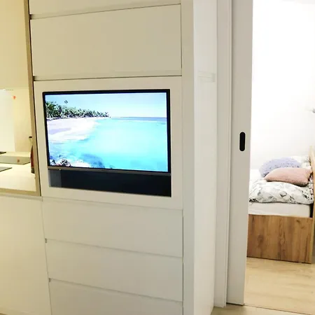 Apartment Daisy Danzig